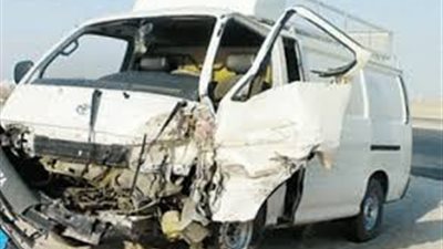 بالأسماء.. إصابة 10 أشخاص في تصادم «ميكروباص» بعمود إنارة بالإسماعيلية