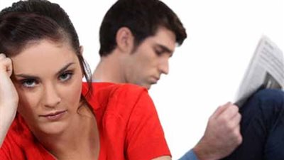 7 خطوات تجعل زوجك «الكتوم» يبوح بالأسرار