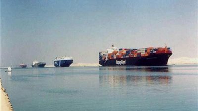 عبور 51 سفينة بحمولات 3.4 ملايين طن بقناة السويس