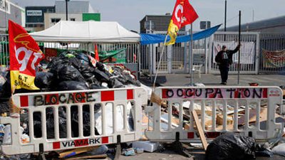 بالصور.. فرنسا تستقبل مشجعي «يورو 2016» بالقمامة