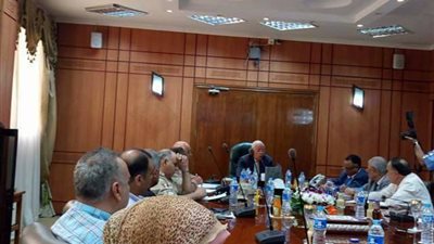 محافظ بورسعيد يوجه ببدء تطهير بحيرة المنزلة