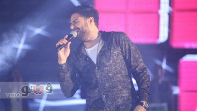 حماقي يبدأ حفل استاد القاهرة بـ «نفسي ابقى جنبه»