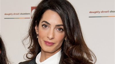 أمل كلوني تدافع عن ضحايا «داعش» من «الأيزيديات» أمام الجنائية الدولية