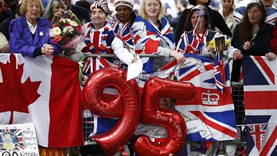 بالصور.. احتفالات في بريطانيا بمناسبة عيد ميلاد الملكة إليزابيث الـ90