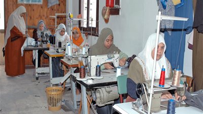 رجال الأعمال: قانون التمويل متناهي الصغر نقلة حقيقية لمناخ الاستثمار.. وطوق نجاة لرواد الأعمال في مصر.. خبير اقتصادي: قانون التمويل متناهي الصغر يواجه البطالة ويرفع معدلات النمو الاقتصادي