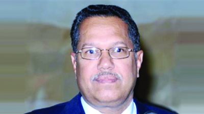 رئيس الوزراء اليمني يصل مطار القاهرة في زيارة رسمية