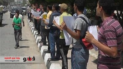 بالصور.. سلسلة بشرية لجماعة 