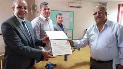 وكيل «تعليم بورسعيد» يكرم مدير إدارة بورفؤاد