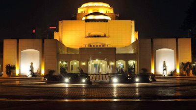 المؤسسات الفنية مهددة بسبب الرواتب.. ضعف الأجور يتسبب في استقالة 50% من فناني دار الأوبرا.. المسرح القومي يطالب نجومه المتقاعدين بالاستقالة.. والفن التشكيلي يعاني من التدهور