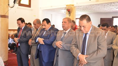 بالصور.. محافظ الإسماعيلية ومدير الأمن يفتتحان مسجد «الإذاعة»