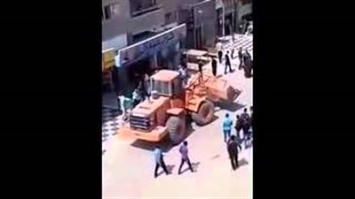 بالفيديو.. حملة لإزالة التعديات بالمجاورة 39 بالعاشر من رمضان