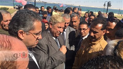بالصور.. وزير الآثار يزور أقباط سيناء النازحين بالإسماعيلية