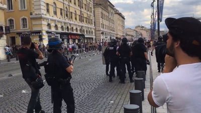 بالفيديو.. الشرطة الفرنسية تشتبك مع الإنجليز قبل انطلاق اليورو