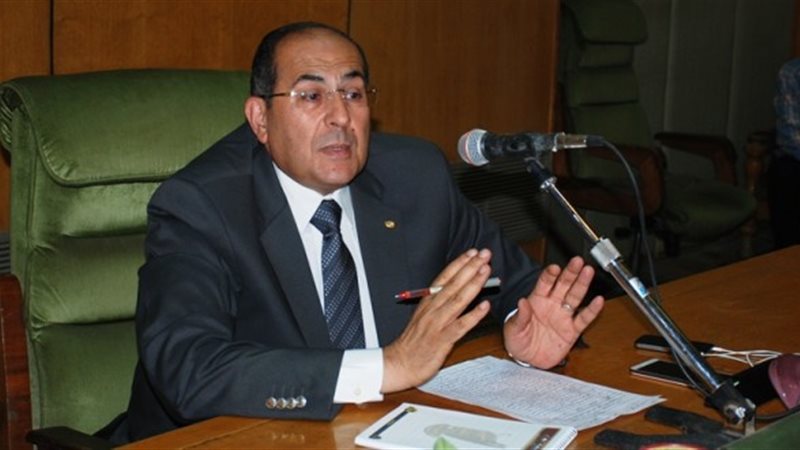  الدكتور أيمن عبد