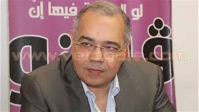 عصام خليل وصلاح عيسى يصلان عزاء سيف اليزل