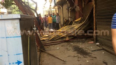 بالفيديو.. الشرطة تداهم مقهى بوسط القاهرة وتصادر 150 كيلو سكر