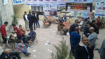 بالصور.. تفاصيل انتخابات الصيادلة.. «الإخوان» تدعم قوائم مستترة.. مخالفة انتخابية بإحدى لجان القاهرة.. زحام على صناديق الجيزة.. والإقبال منعدم في شمال سيناء