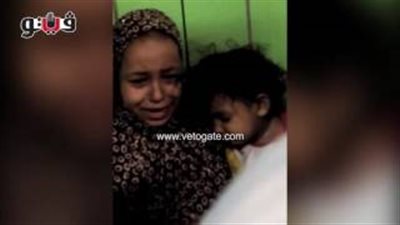 بالفيديو.. طفلة تتسول برضيع مغشي عليه في المترو.. والركاب: «مش هنسيبك»