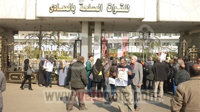 بالصور.. وصول أبناء مبارك لمستشفى المعادى