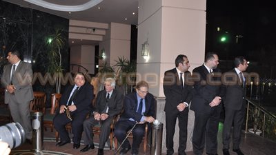 بالصور.. نجوم الفن في عزاء جدة كريم محمود عبد العزيز بمسجد الشرطة