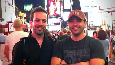 15 صورة ترصد وسامة شقيق تيم حسن