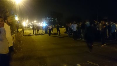 أهالي مشتول يقطعون الطريق العام احتجاجا على اختفاء طالبة ثانوي