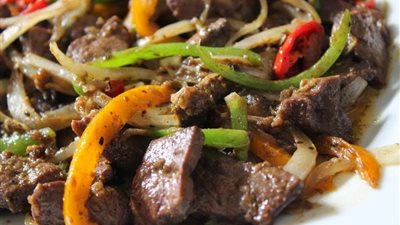 شرائح الكبدة بـ«المشروم والبصل» من مطبخ سالي فؤاد