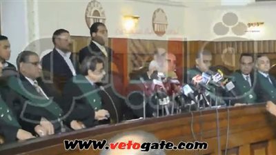 بالفيديو.. أنصار مبارك يهتفون فرحا لحظة صدور الحكم بقبول طعنه