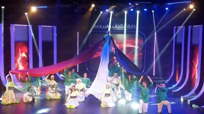 ‏بالصور.. فريق جامعة سيناء للفنون الشعبية يواجه التفجيرات بالدبكة