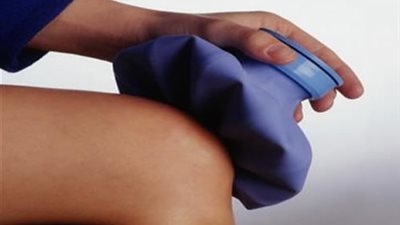 استشاري يحدد طرق علاج الإصابات بالثلج