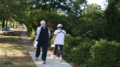 30 دقيقة مشيًا في اليوم لـ5 أيام بالأسبوع تساعد على تنشيط المخ