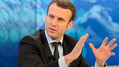 وزير الاقتصاد الفرنسي يطلق حركة سياسية قبل الانتخابات الرئاسية