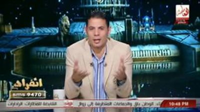 بالفيديو.. مذيع «العاصمة» لحفيد عمر الشريف: «استرجل»