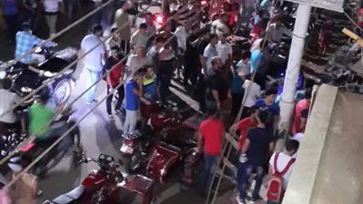 بالفيديو.. مشاجرة بالأسلحة البيضاء بين عائلتين في طوخ