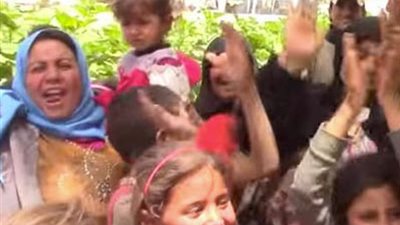 لقطات مؤثرة لسورية تخلع النقاب بعد تحرير قريتها من «داعش»