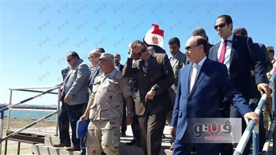 بالفيديو.. مميش ووزير النقل يتفقدان الأرصفة البحرية بشرق بورسعيد