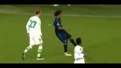 بالفيديو.. أشهر وقائع «التحايل» على حكام كرة القدم