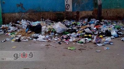 بالصور.. القمامة تحاصر مدرسة السادات الإعدادية بنات في الزقازيق