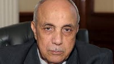 وكيل وزارة التموين السابق يطالب بإعادة ربط البطاقات بالبقالين