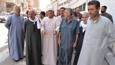 تجمهر أهالي السنبلاوين أمام محافظة الدقهلية بسبب انقطاع المياه