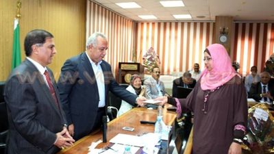 بالصور.. تكريم قيادات تنفيذية بالشرقية لدورهم في حل مشكلات المواطنين