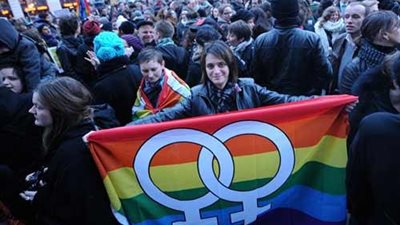 الالاف يتظاهرون بباريس إحتجاجا على تقنين 