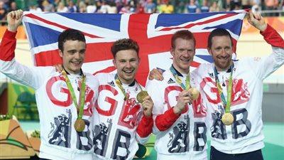 شاهد.. كيف حذر فريق الدراجات للسيدات بـ«ريو» الرجال بعدم دخول غرفهن