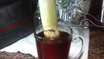 نشطاء يتداولون عود قصب في فنجان شاي كحل لأزمة السكر