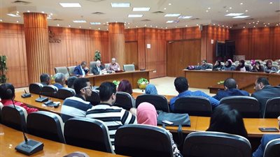 محافظ بورسعيد: إعلان تفاصيل مشروع الـ100 سيارة قريبا