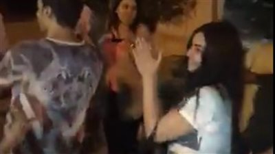 بالفيديو.. وصلة رقص لـ«مي كساب وكارولين» احتفالا ببراءة «أوكا وأورتيجا»