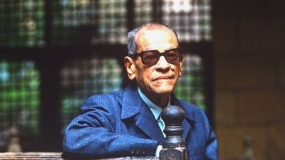 «حكاوي المثقفين».. نجيب محفوظ يحلل علاقة الزلزال بالراقصة