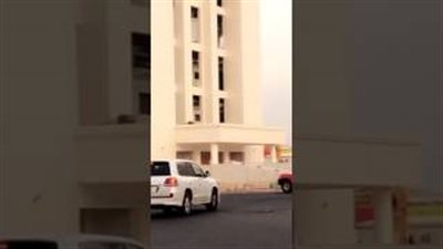 بالفيديو.. سعودي يحاول الانتحار من أعلى مستشفى