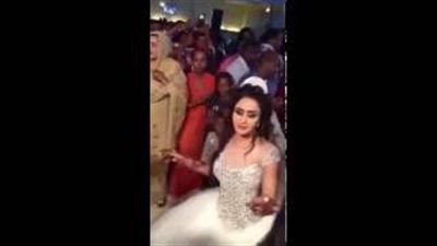 بالفيديو.. عروس سودانية تشعل حفل زفافها بوصلة رقص رائعة