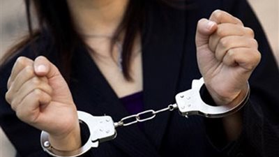 ضبط ربة منزل بحوزتها 120 جرام حشيش و73 قرصا مخدرا بشبرا الخيمة